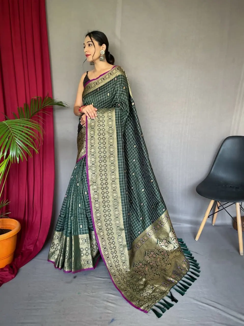 Checks Antique Weaving Handloom with Heavy Gold Big Jacquard Border and Meena Motifs Saree